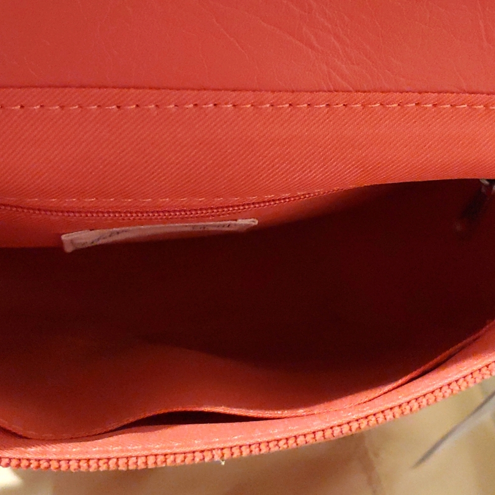 Universal Thread Purse - Picture 8 of 8